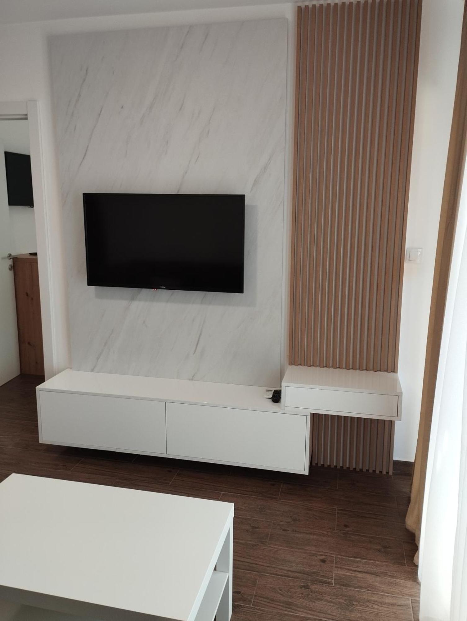 Apartment With Pool Veliko Gradiste Ngoại thất bức ảnh